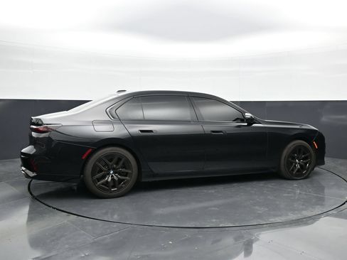 Used 2023 BMW 760i xDrive AWD/4WD image 11