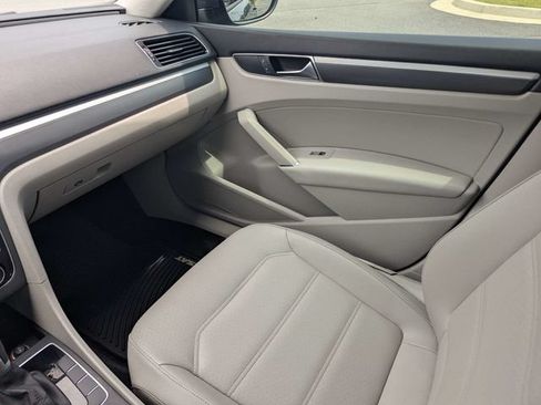 Used 2018 Volkswagen Passat 2.0T R-Line FWD image 15