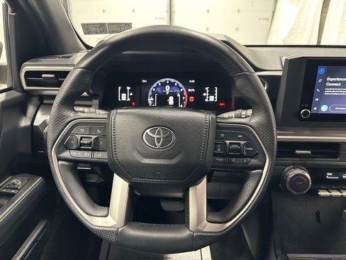 Used 2025 Toyota 4Runner SR5 image 19