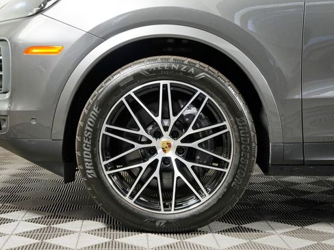 Used 2024 Porsche Cayenne AWD/4WD image 13