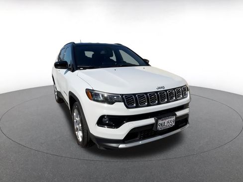 Used 2025 Jeep Compass Limited image 3