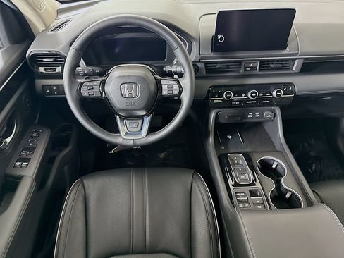 Used 2025 Honda Pilot Elite image 3
