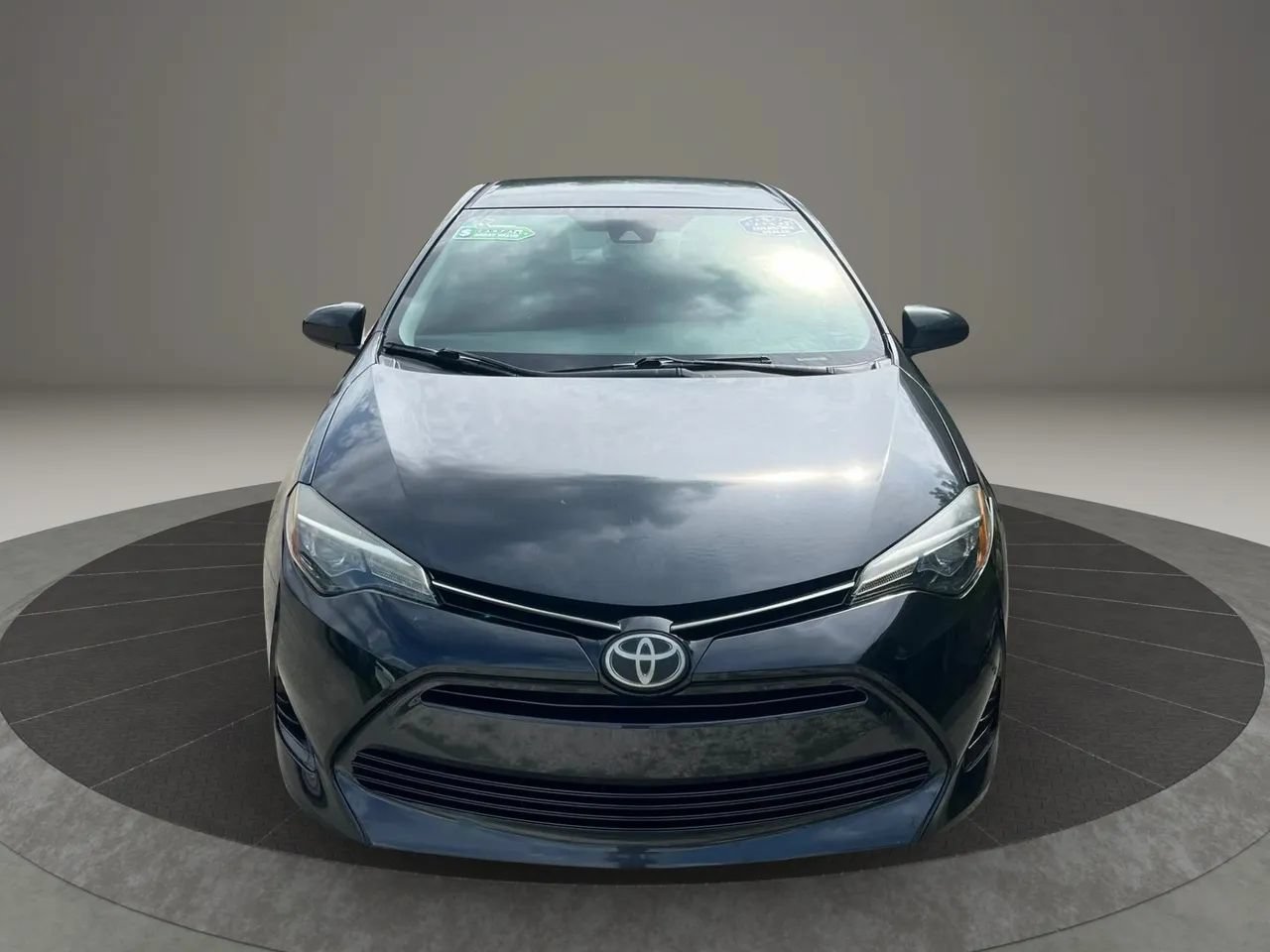 Used 2017 Toyota Corolla LE FWD image 2