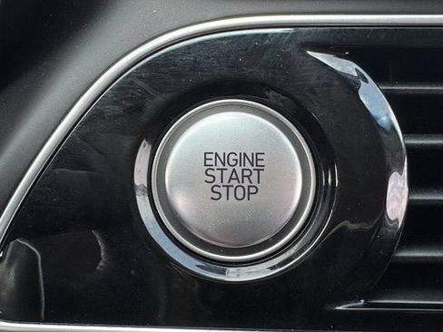Used 2022 Genesis G70 3.3T RWD image 22