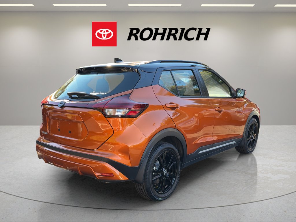 Used 2023 Nissan Kicks SR w/ SR Premium Package FWD image 6