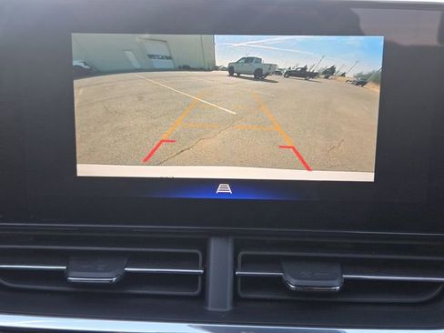 Used 2025 Chevrolet Trax RS w/ Sunroof Package image 19