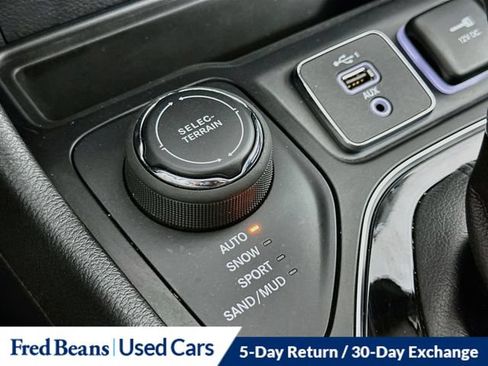 Used 2023 Jeep Cherokee Altitude Lux AWD/4WD image 40