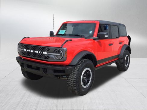 Used 2023 Ford Bronco Badlands image 2