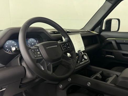 New 2026 Land Rover Defender 130 X-Dynamic SE image 39