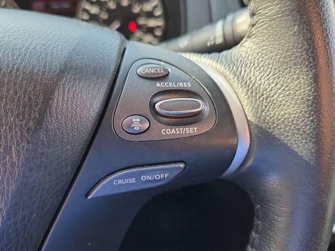 Used 2020 Nissan Pathfinder SV FWD image 25