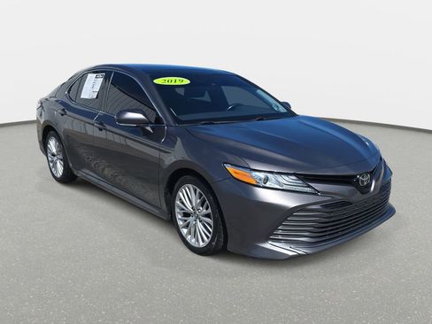 Used 2019 Toyota Camry XLE w/ Navigation Package image 3