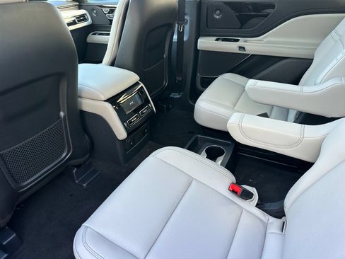New 2026 Lincoln Aviator AWD image 11