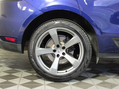 Used 2022 Porsche Macan w/ Premium Package Plus image 41