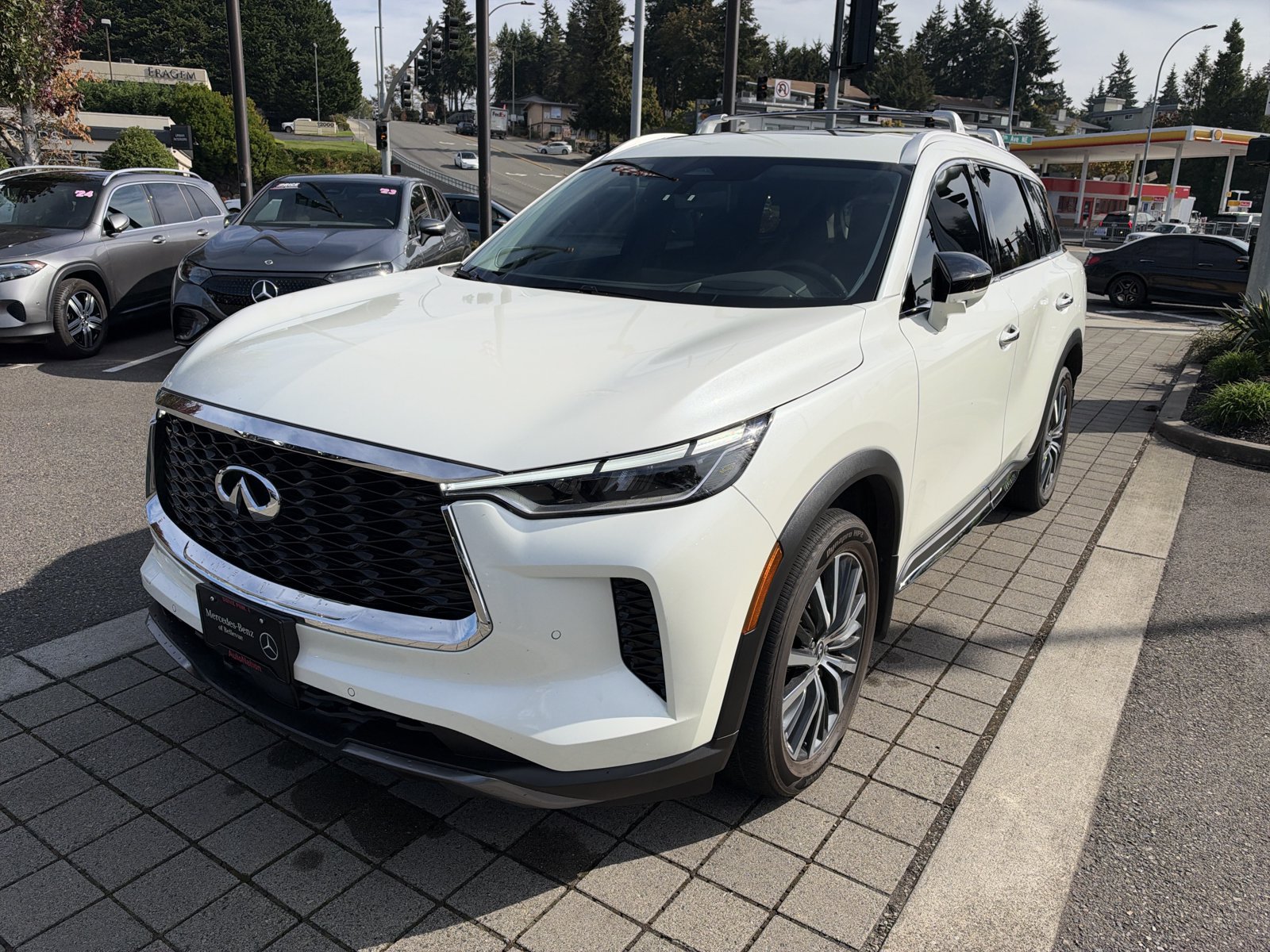 Used 2023 INFINITI QX60 Sensory w/ Vision Package AWD/4WD image 1