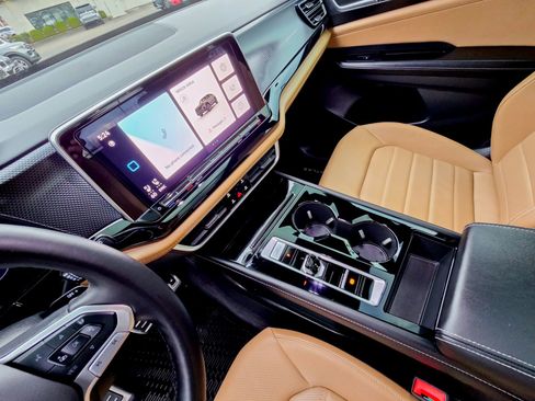 Used 2024 Volkswagen Atlas Cross Sport SEL R-Line image 12