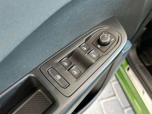 New 2026 Volkswagen Taos SE image 12