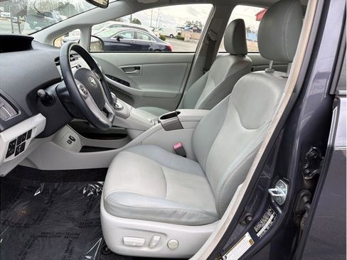 Used 2013 Toyota Prius Four w/ Deluxe Solar Roof Pkg image 9