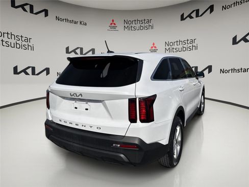 Used 2022 Kia Sorento LX image 6
