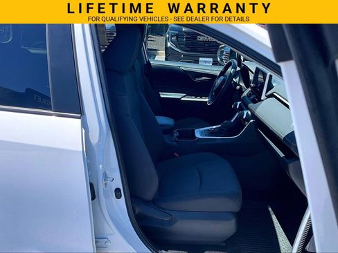 Used 2023 Toyota RAV4 XLE AWD/4WD image 7