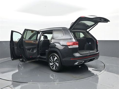 Used 2024 Volkswagen Atlas SE image 34
