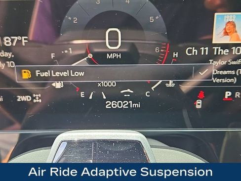 Used 2025 GMC Yukon Denali Ultimate AWD/4WD image 9