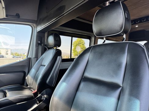 Used 2023 Mercedes-Benz Sprinter 2500 image 16