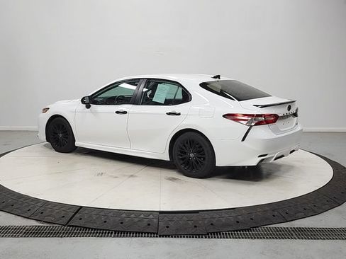 Used 2020 Toyota Camry SE FWD image 5