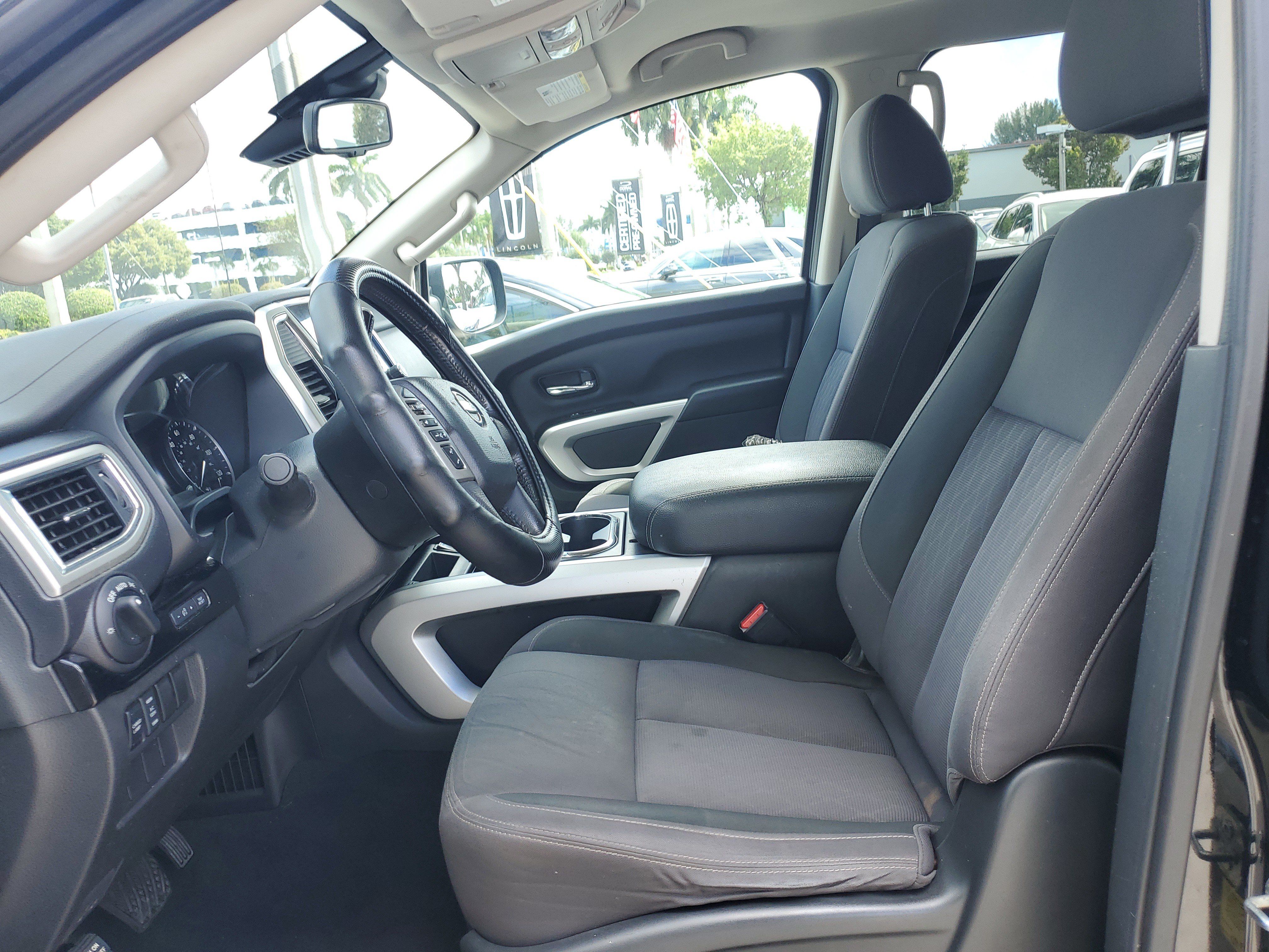 Used 2021 Nissan Titan SV w/ SV Convenience Package RWD image 12