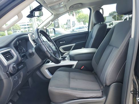 Used 2021 Nissan Titan SV w/ SV Convenience Package image 12