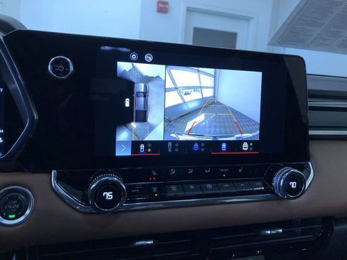 Used 2024 GMC Canyon AT4 w/ Technology Package image 22