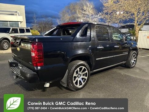 Used 2011 Chevrolet Avalanche LTZ image 6