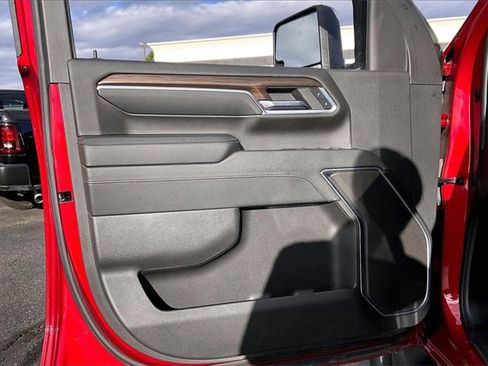 Used 2024 Chevrolet Silverado 2500 LT image 18