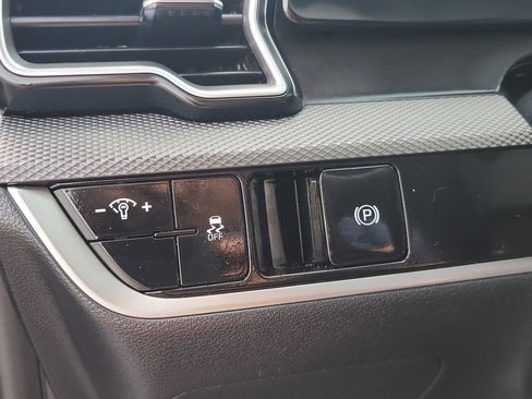 Used 2025 Kia Sportage LX FWD image 30