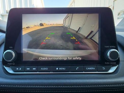 Used 2025 Nissan Rogue SV FWD image 17