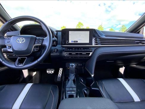Used 2025 Toyota Camry SE FWD image 15