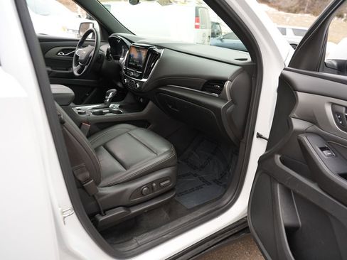 Used 2023 Chevrolet Traverse LT image 30
