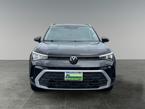 Used 2025 Volkswagen Taos SE AWD/4WD image 2