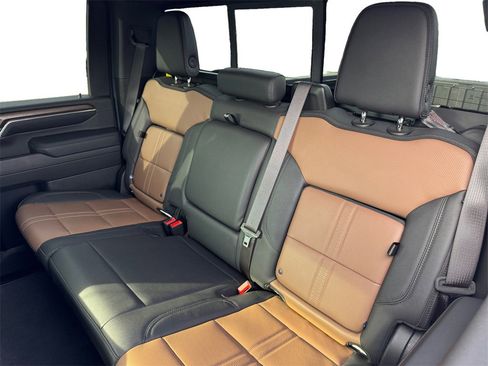 Used 2024 Chevrolet Silverado 2500 High Country w/ Max Trailering Package image 13