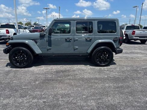 Used 2025 Jeep Wrangler Unlimited Sahara w/ Safety Group AWD/4WD image 4