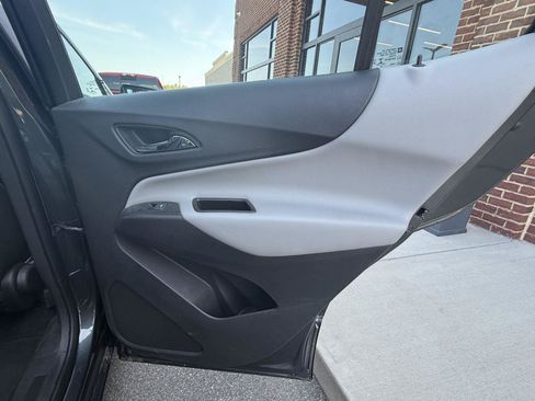 Used 2020 Chevrolet Equinox LS FWD image 23