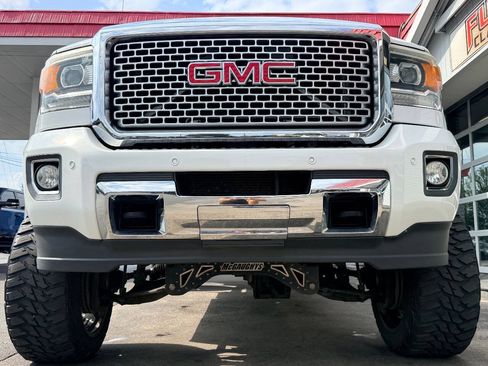 Used 2015 GMC Sierra 2500 Denali w/ Duramax Plus Package AWD/4WD image 15
