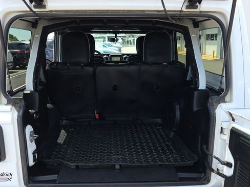 Used 2021 Jeep Wrangler Unlimited Sahara AWD/4WD image 9