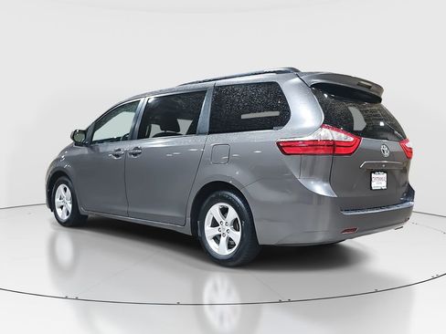 Used 2017 Toyota Sienna LE image 7