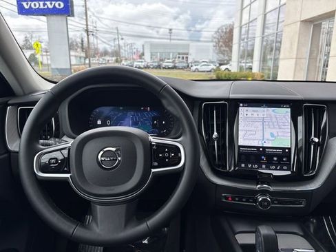 Used 2025 Volvo XC60 B5 Plus image 19