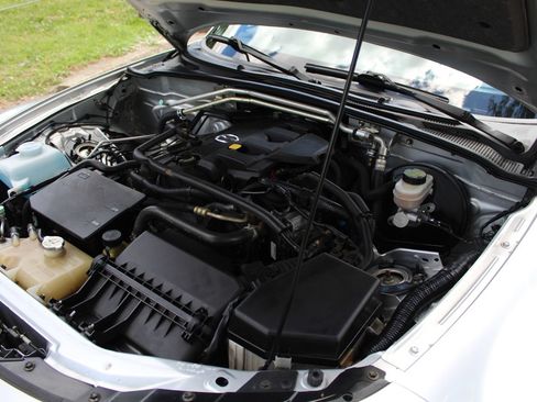 Used 2006 MAZDA MX-5 Miata Touring RWD image 21
