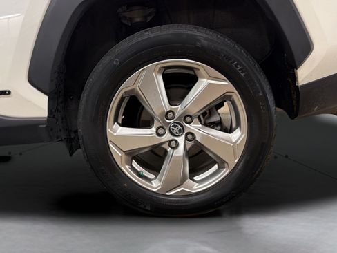 Used 2021 Toyota RAV4 Limited AWD/4WD image 28