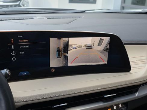 Used 2025 Cadillac XT4 Premium Luxury FWD image 17