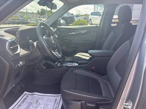 Used 2024 Chevrolet TrailBlazer LT w/ LT Cold Weather Package FWD image 11