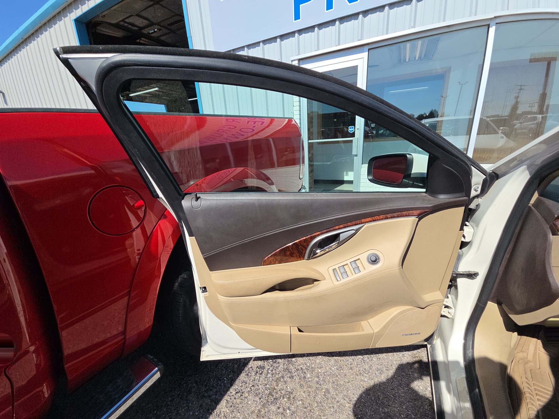 Used 2013 Buick LaCrosse Leather w/ Entertainment Package FWD image 7