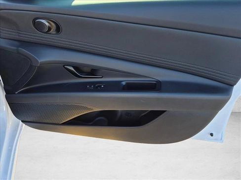 Certified 2025 Hyundai Elantra SEL FWD image 27